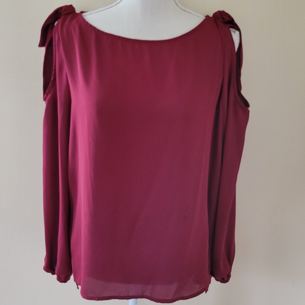 Belle & Sky burgundy cold shoulder blouse size lar